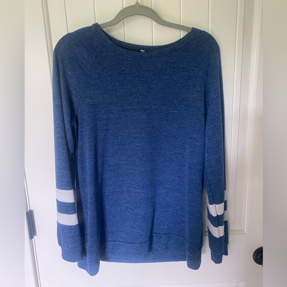 Blue and white light sweater size medium